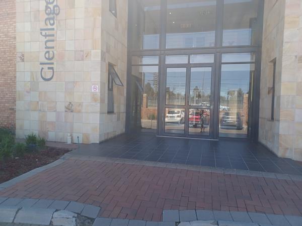 809  m² Commercial space