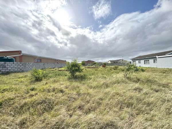 818 m² Land