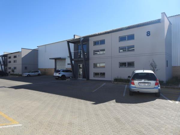 879  m² Industrial space