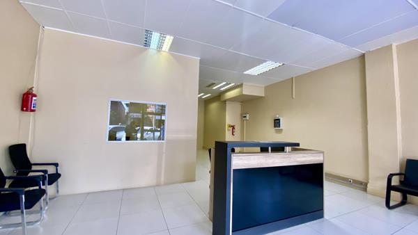 1 100  m² Commercial space