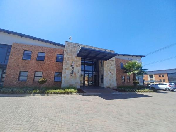 472 m² Office Space