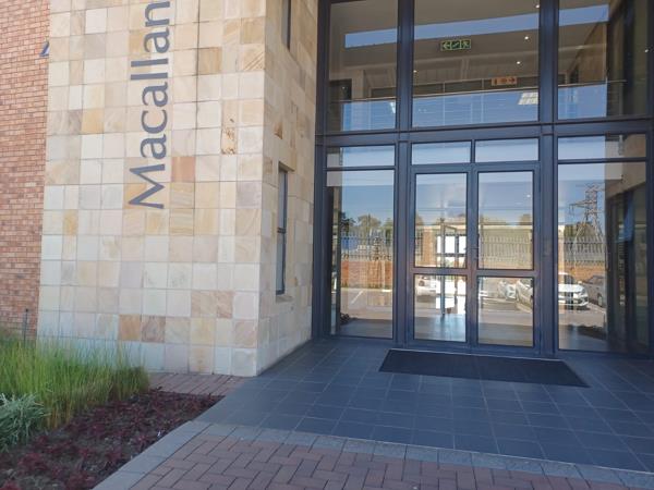 472 m² Office Space