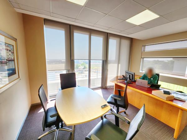 330  m² Office Space