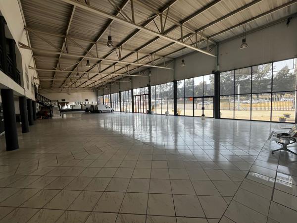 2 300  m² Commercial space
