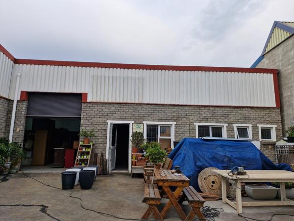 130  m² Commercial space