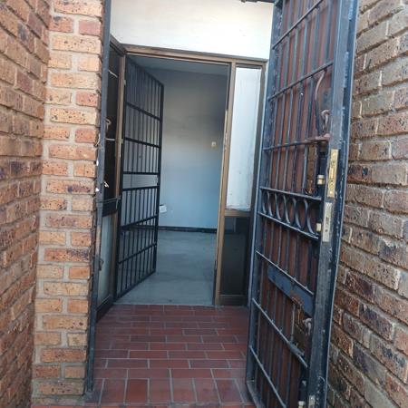 574  m² Industrial space