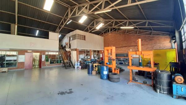 1 640  m² Industrial space