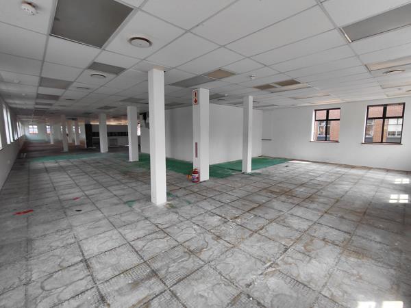 512  m² Commercial space