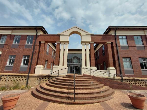 142  m² Commercial space