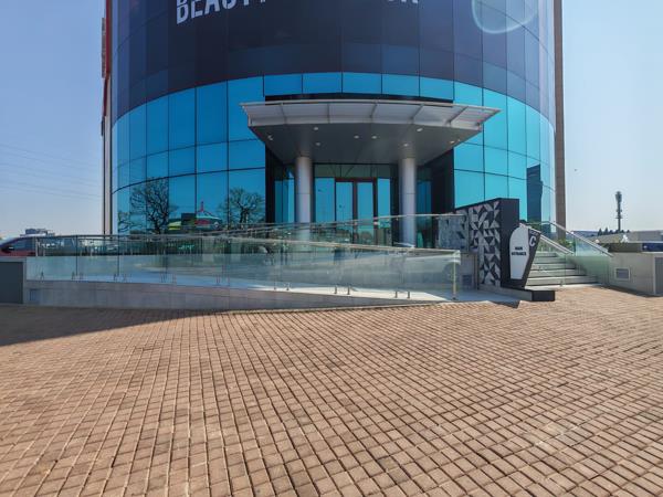 42  m² Commercial space