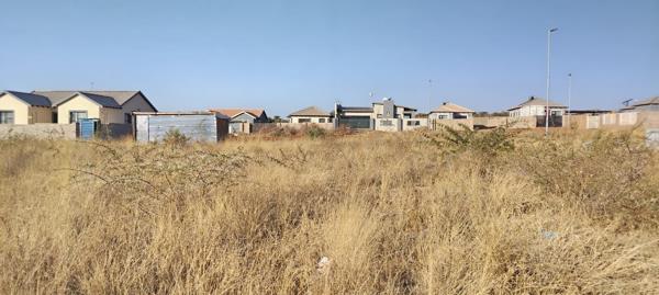 768 m² Land