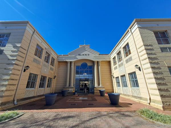 442  m² Commercial space