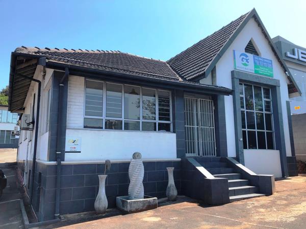 320  m² Commercial space