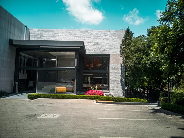 324  m² Commercial space