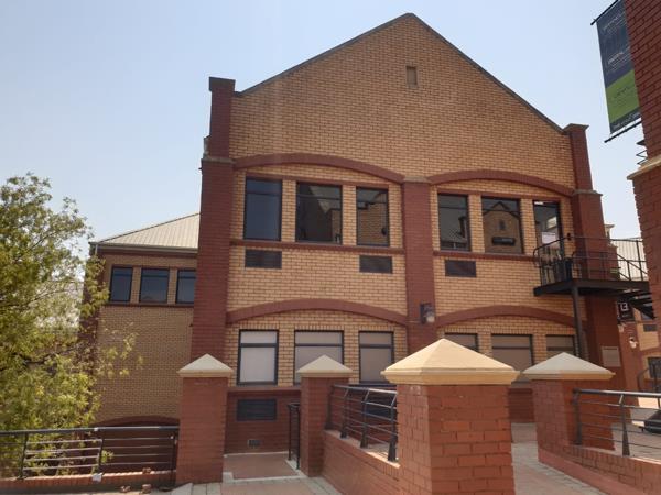 34  m² Commercial space