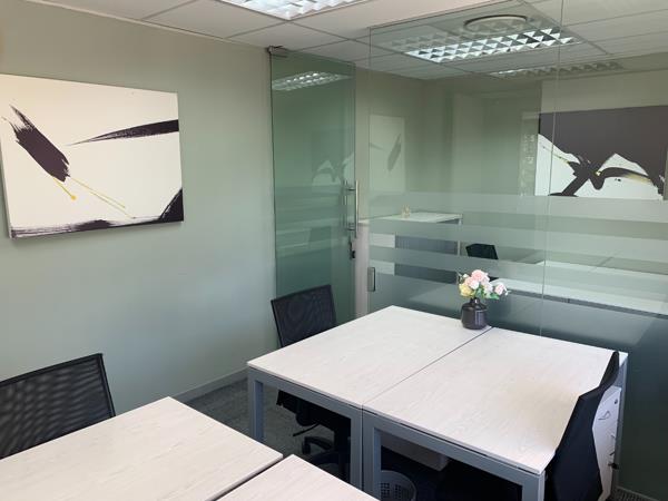 16.3  m² Commercial space