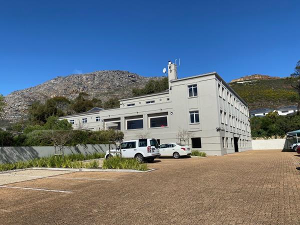 196  m² Commercial space