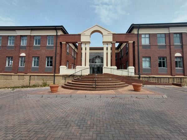 2 500  m² Commercial space