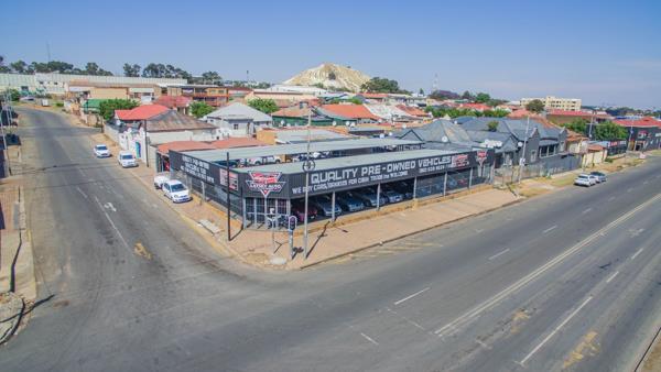 991  m² Commercial space