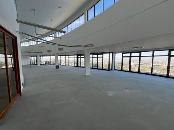 734  m² Commercial space