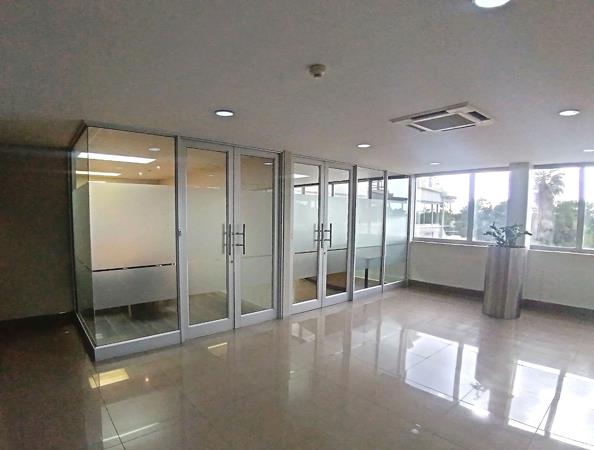 187  m² Commercial space