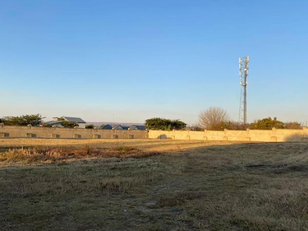 1 005 m² Land