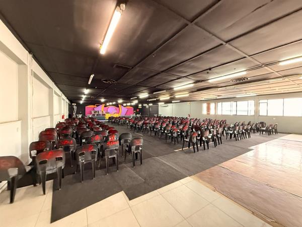 1 000  m² Commercial space