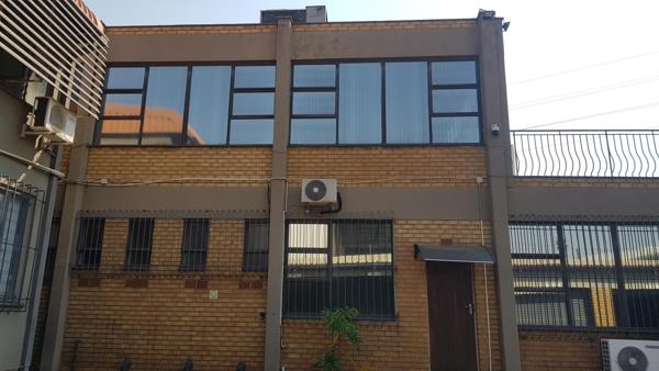 725  m² Commercial space