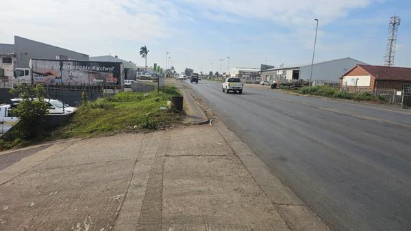 1 300  m² Commercial space