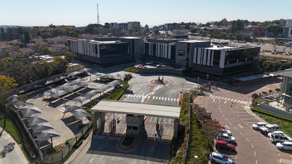 2 496  m² Commercial space