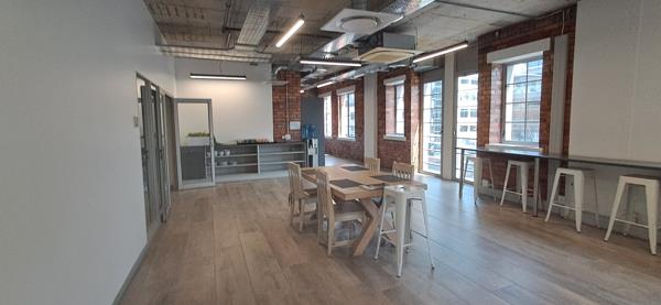 1 211  m² Office Space