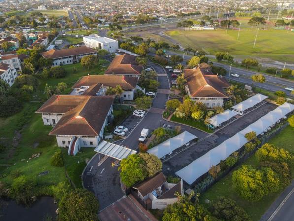 935  m² Office Space