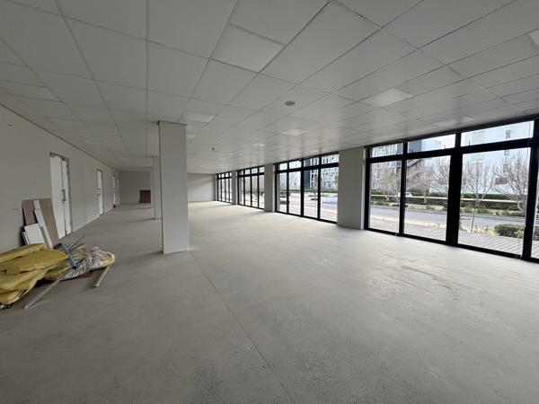 153  m² Commercial space