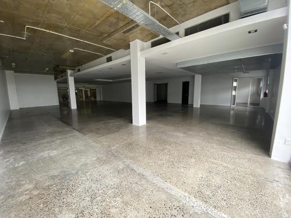 348  m² Commercial space