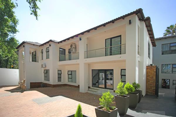 449  m² Commercial space