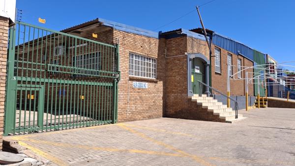 812  m² Industrial space