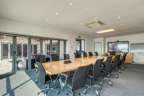 3 302  m² Office Space