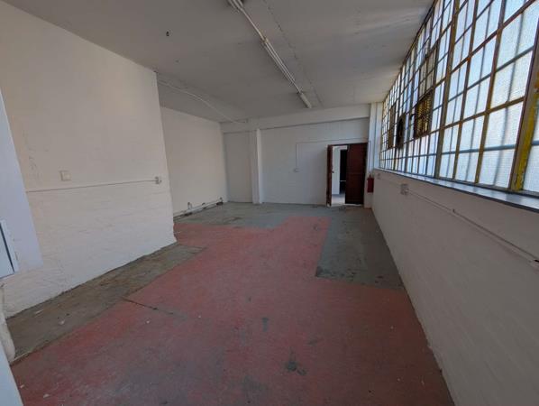 105  m² Industrial space