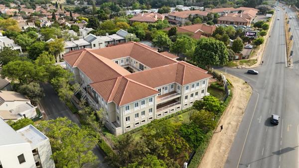 2 415  m² Commercial space