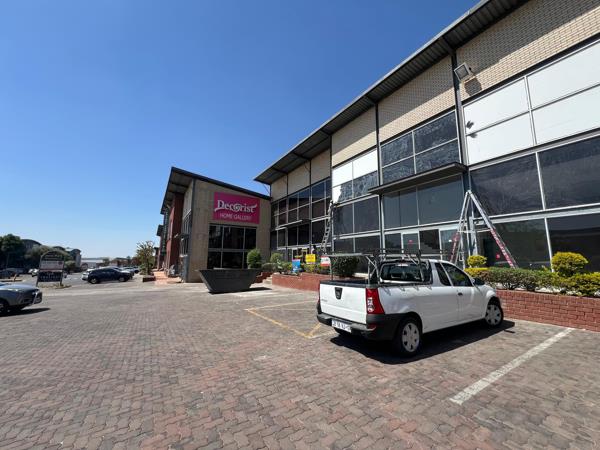 261  m² Commercial space