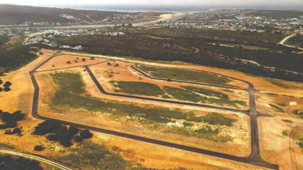 827 m² Land