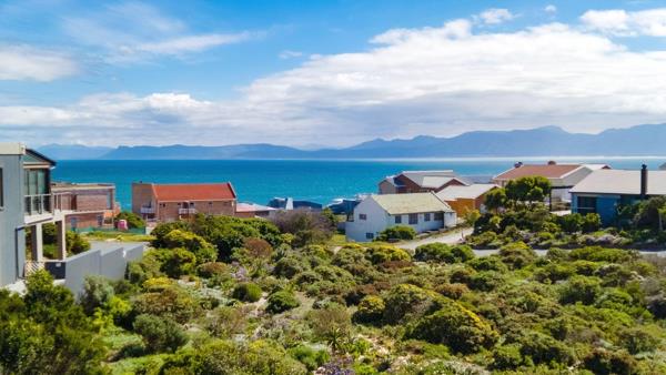 523 m² Land