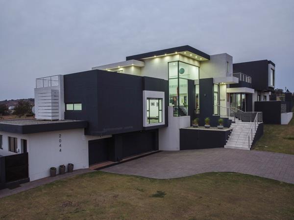 6 Bedroom House