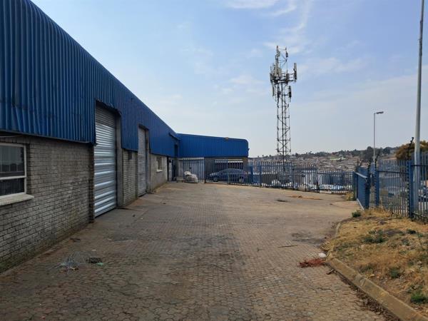 1 860  m² Industrial space