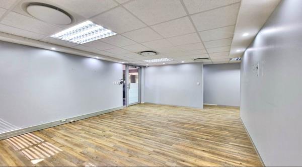 504  m² Office Space