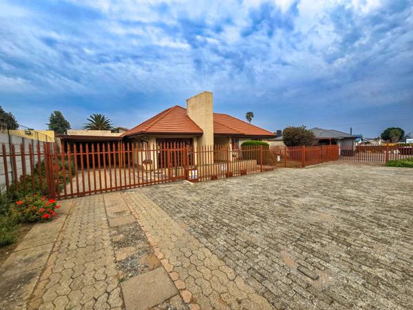 160  m² Commercial space