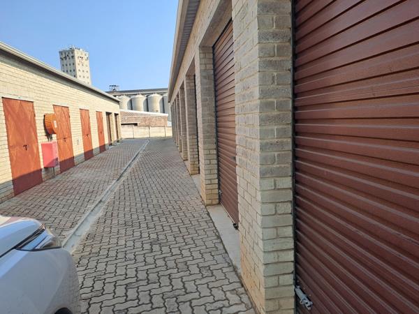 1 100 m² Commercial space