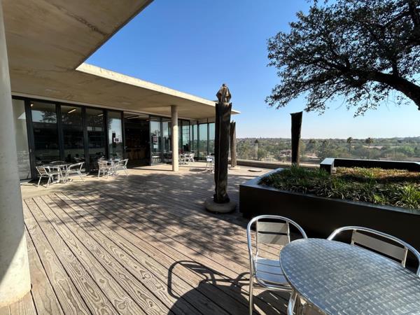 802  m² Commercial space