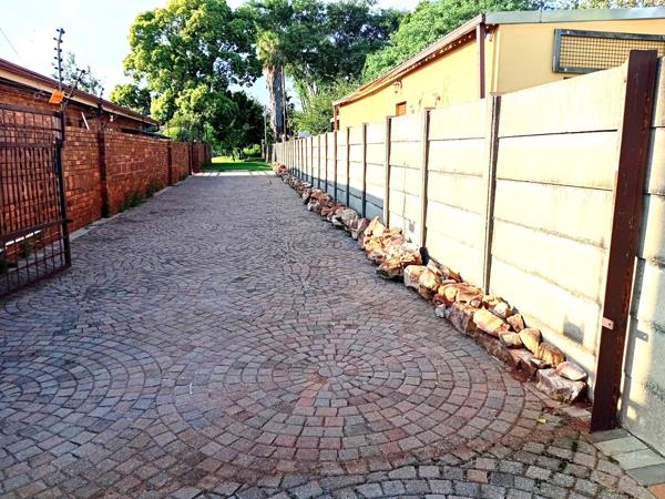 2 240 m² Land