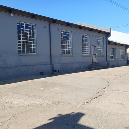 758  m² Industrial space